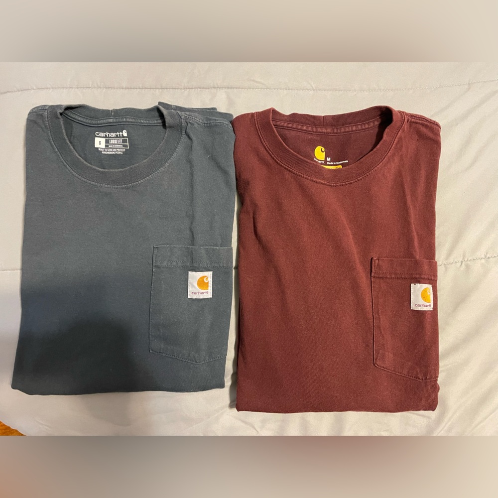 2 Men’s Carhartt short sleeve shirts